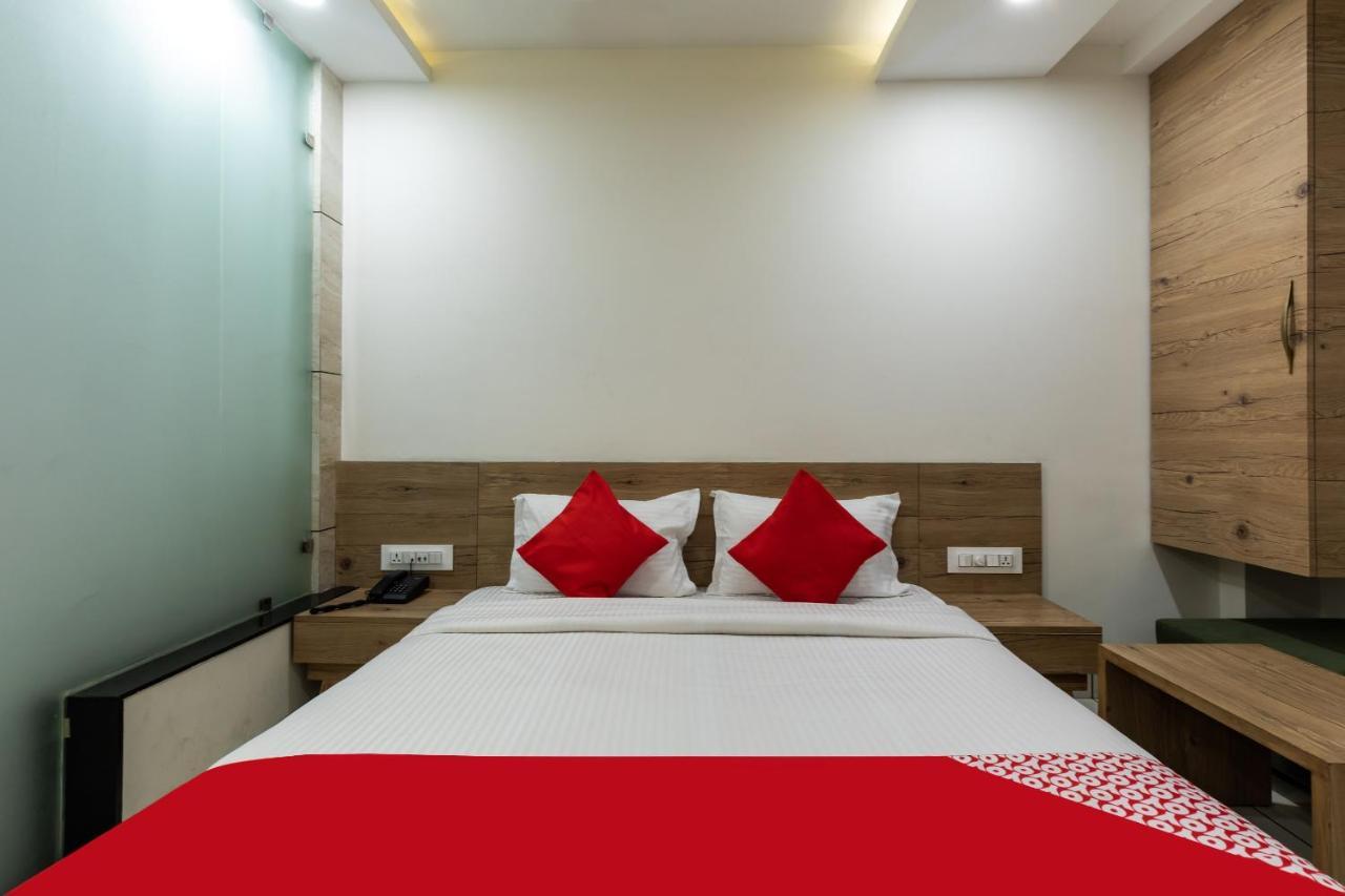 Capital O 47403 Hotel Manjeet Bhopal Esterno foto