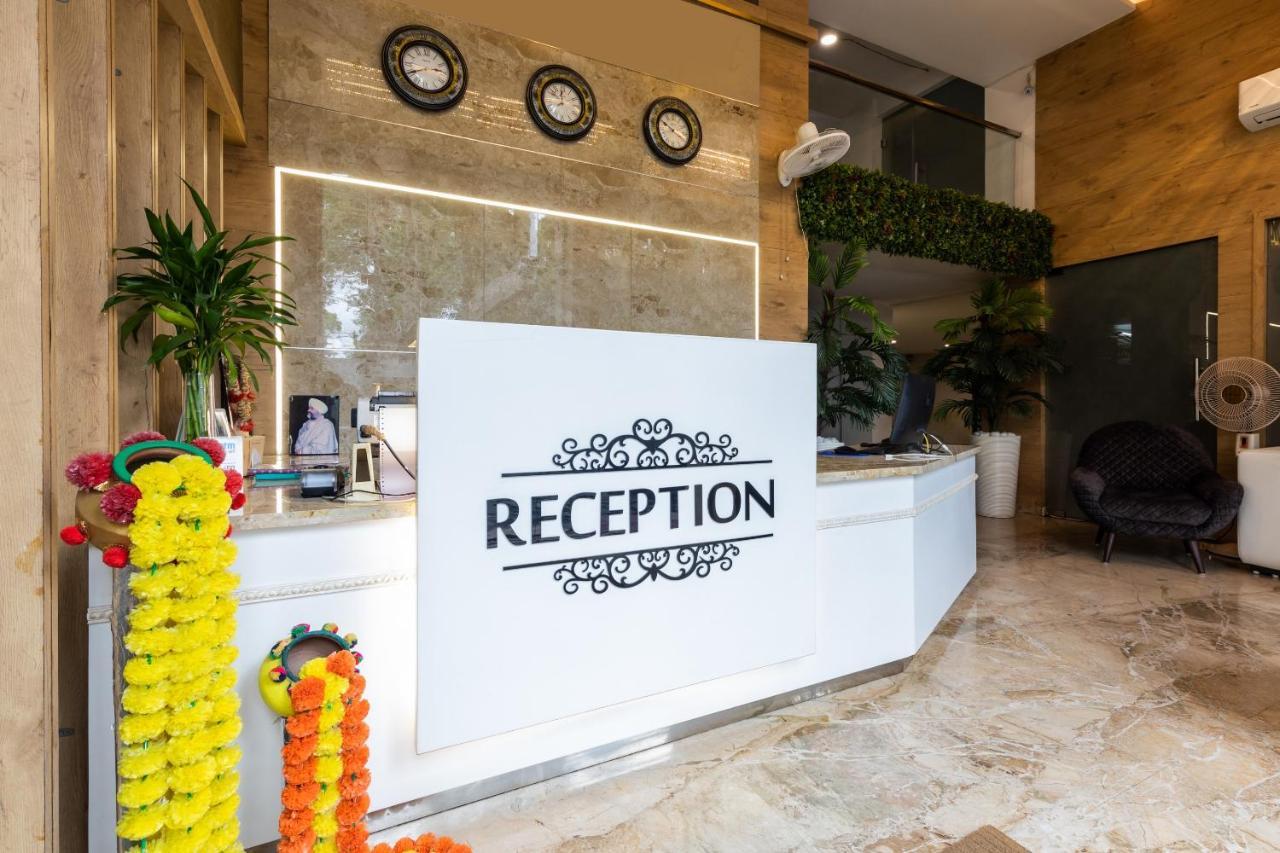 Capital O 47403 Hotel Manjeet Bhopal Esterno foto