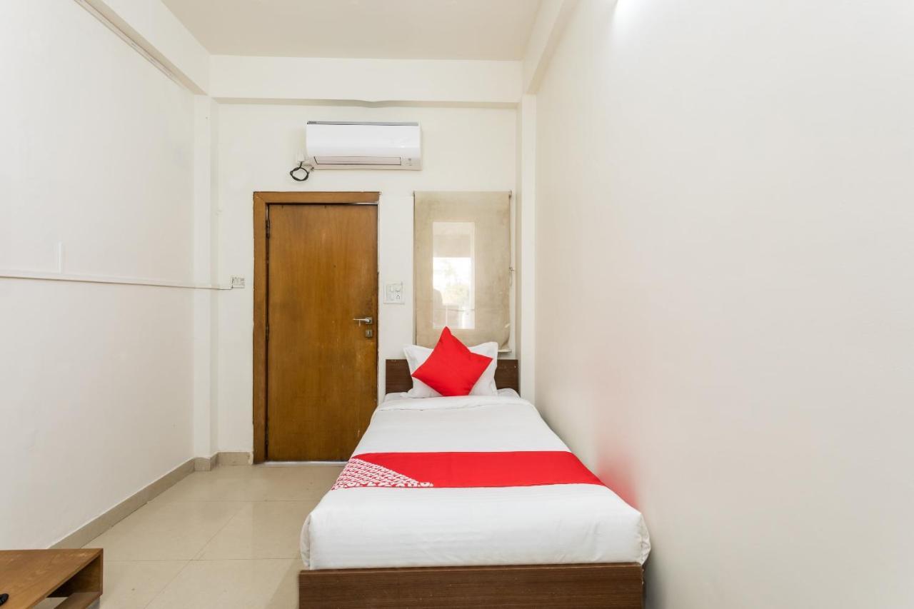 Capital O 47403 Hotel Manjeet Bhopal Esterno foto